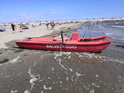 Rosolina, si tuffa in mare e sbatte sul fondale: 15enne grave rischia di restare paralizzato