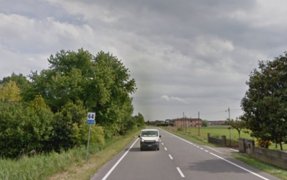 Inversione sulla strada regionale 495, auto centrata in pieno: un 28enne morto e un ferito grave