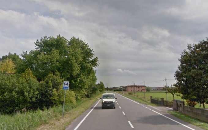 Inversione sulla strada regionale 495, auto centrata in pieno: un 28enne morto e un ferito grave