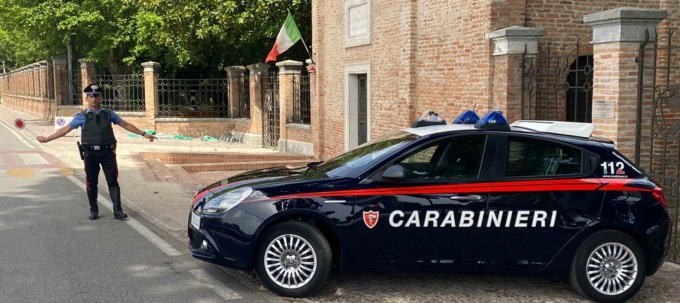 Pusher tradito dalla propria paura: fermato dai Carabinieri va nel panico