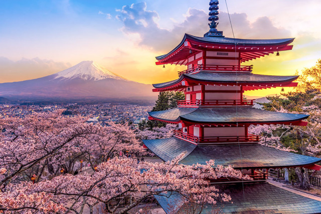 Estate in Giappone: l’emozione del Monte Fuji e la pace dei Cinque Laghi