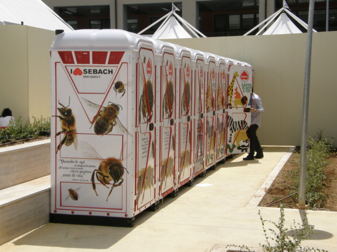 Macabra scoperta: 34enne rodigino trovato morto in un bagno chimico