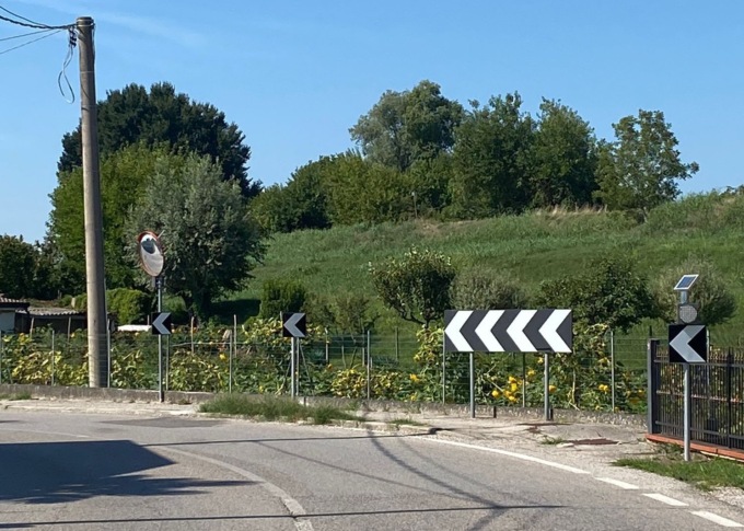 Messa in sicurezza via Curtatone a Boara Polesine: installati gli avvisatori luminosi
