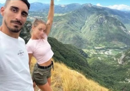 Morto per recuperare il cellulare (ritrovato) della fidanzata: ecco l’ultimo selfie in cima
