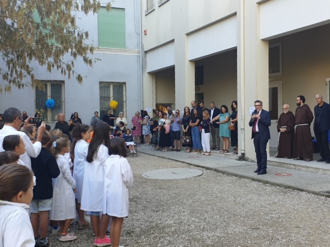 Primo giorno di scuola, il saluto del sindaco Gaffeo: “Impegnatevi e divertitevi”