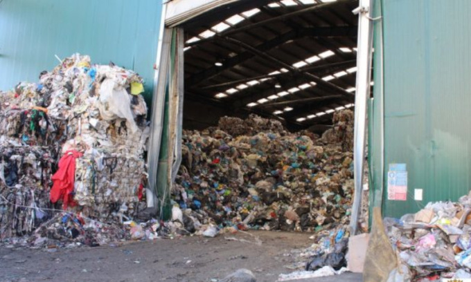 Stoccavano rifiuti illegali in Polesine per spedirli in Africa