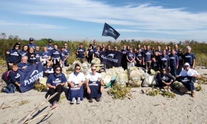 Plastic Free, sulla spiaggia dei Gabbiani raccolti 600 chili di rifiuti