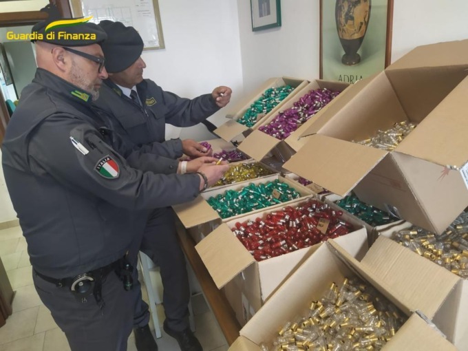Bambole, trottole e lucine a led: migliaia di “pezzi” farlocchi pronti a finire sul mercato in provincia di Rovigo