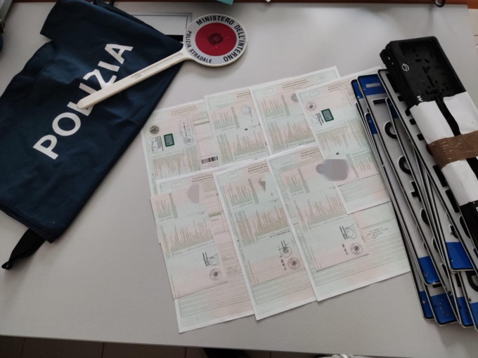 Rubavano auto o le importavano dall’estero, poi modificavano numero di telaio e documenti