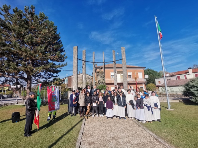 Riuniti per non dimenticare: studenti in piazza per la giornata di unità nazionale e delle forze armate