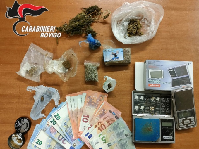Taglio di Po: beccato pusher 19enne e segnalati due giovani acquirenti