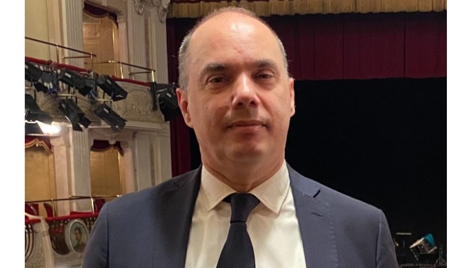Il saluto del direttore artistico Luigi Puxeddu al Teatro Sociale