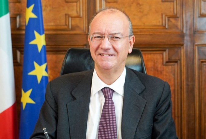 Prof “impallinata”, il giorno della verità: oggi la preside incontra il ministro Valditara