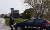 Carabinieri eroi salvano un'anziana dal rogo in cucina e poi spengono l'incendio