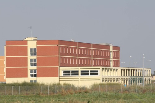 Detenuto tenta di incendiare la cella nel carcere di Rovigo