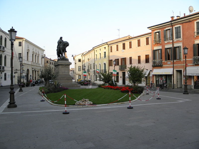 Flash Mob per la pace a Rovigo: ad un anno dallo scoppio della guerra in Ucraina