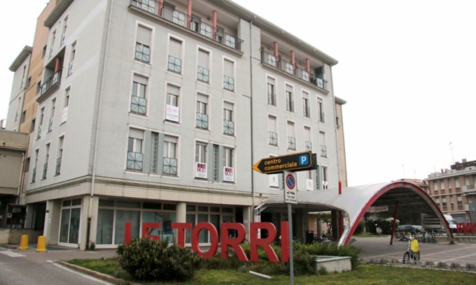 La Coop se ne va, centro Torri al capolinea