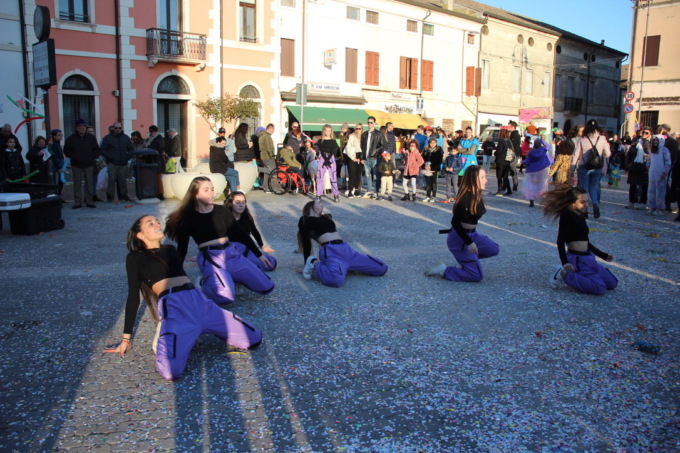 Una domenica di festa ad Ariano Polesine: le foto del Carnevale della Pro Loco