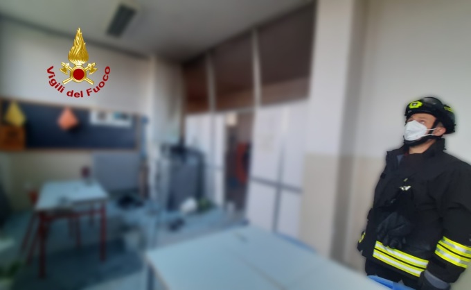 Esplosione nell’aula dell’Ipsia “Marchesini”: due studenti feriti