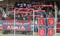 Ultras di Chioggia sparano fumogeni e petardi contro i tifosi dell'Adriese