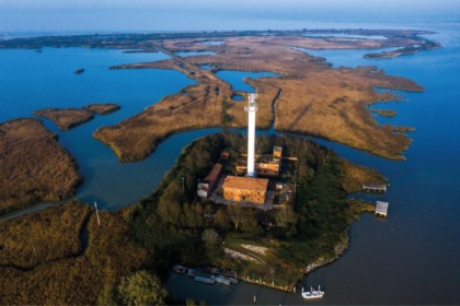 Richiami illegali e fucili modificati, bracconieri sorpresi con i droni nel Delta del Po