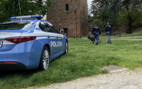 Droga nelle scuole: maxi operazione della Polizia