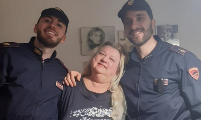 64enne perde l’equilibrio e cade in casa: salvata da due “angeli” in divisa