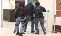 Irruzione di terroristi al Centro commerciale, squadre speciali in azione: ma era solo un'esercitazione