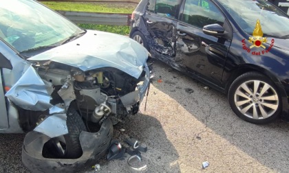 Drammatico incidente tra due auto: ferita anche una donna incinta