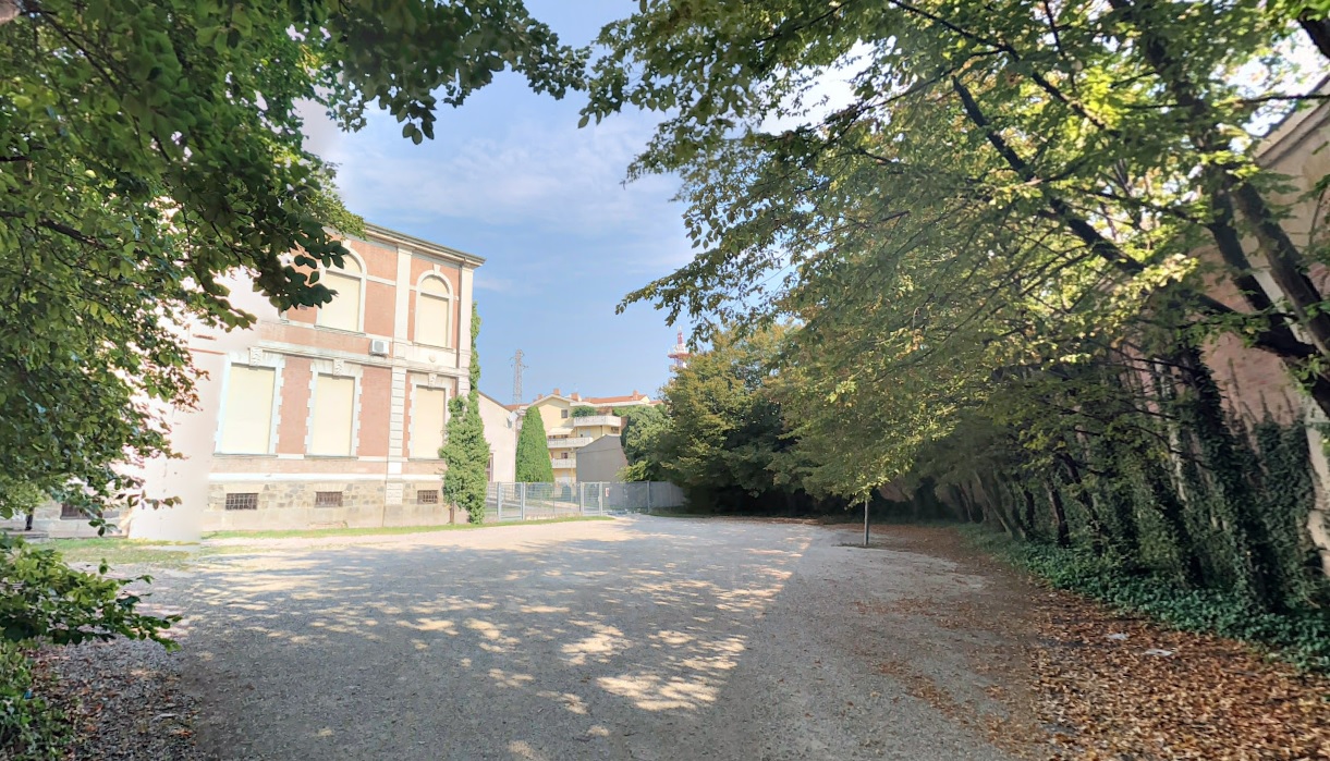 Spacciatore marocchino molesta i passanti nei pressi dei giardini Marconi