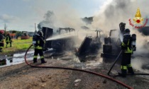 Castelnovo Bariano, azienda agricola divorata dalle fiamme: le immagini dell'incendio