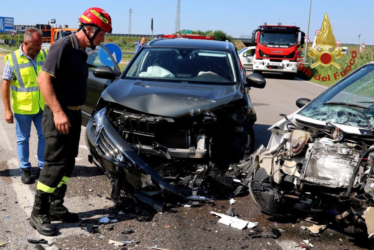Canda, incidente frontale tra una Peugeot e una microcar: 66enne deceduto sul colpo