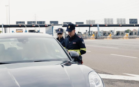 Ferragosto in sicurezza: il bilancio dei controlli effettuati dalla Polizia di Stato