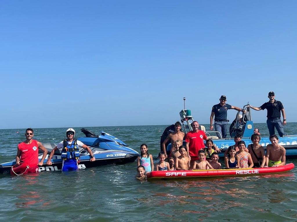 Sicurezza in mare: la Polizia di Stato spiega ai bambini l’attività di salvataggio