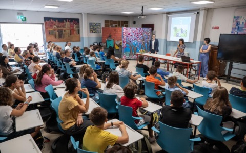 Inizia l’anno scolastico, sindaco e assessori in classe