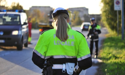 Autobus senza licenza, la polizia interrompe la gita