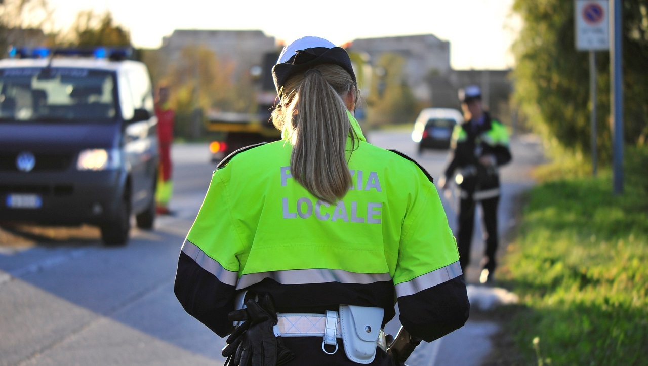 Autobus senza licenza, la polizia interrompe la gita