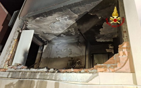 Fuga di gas, terrore a Lendinara: esplode l’appartamento di una palazzina. Ferito gravemente il proprietario