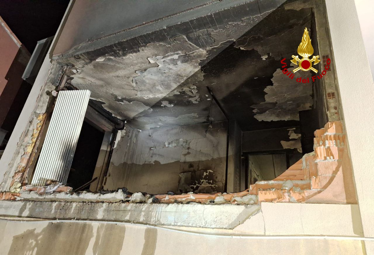 Fuga di gas, terrore a Lendinara: esplode l’appartamento di una palazzina. Ferito gravemente il proprietario