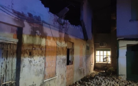 Crolla il tetto del teatro di Stienta