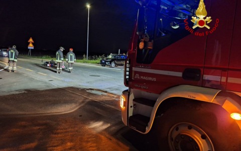 Scontro tra auto e moto a Bergantino, ferito un centauro