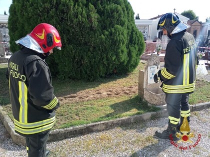 Salara, addetti alla manutenzione trovano un ordigno bellico inesploso nel cimitero