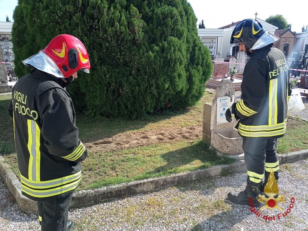 Salara, addetti alla manutenzione trovano un ordigno bellico inesploso nel cimitero