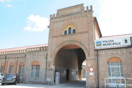 Minacciata con un bastone, donna salvata dai vigili a Rovigo