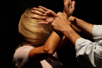 Botte e maltrattamenti ai figli, a processo un polesano cinquantenne