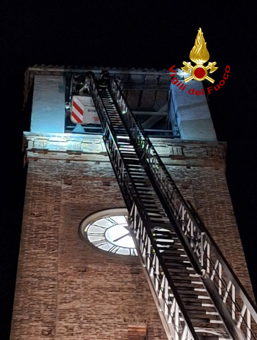 Terremoto a Rovigo, sopralluogo dei vigili al campanile di Canda e al teatro di Trecenta