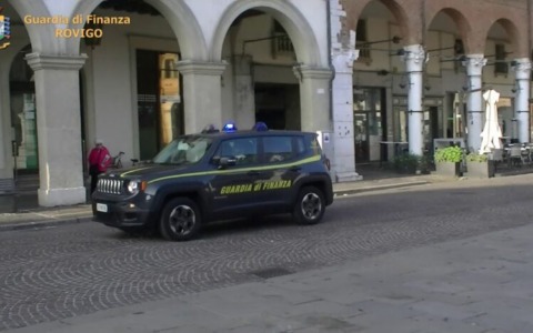 Maxi evasione dell’Iva, sequestrati a un imprenditore 8,5 milioni di euro