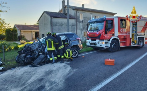 Tremendo frontale tra camion e suv a Stienta, morto un 69enne di Ficarolo