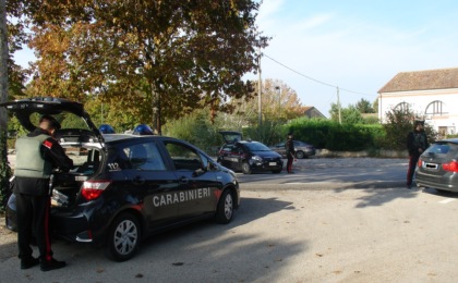 Sorpreso a rubare, colpisce il proprietario dell’appartamento: rintracciato ed arrestato