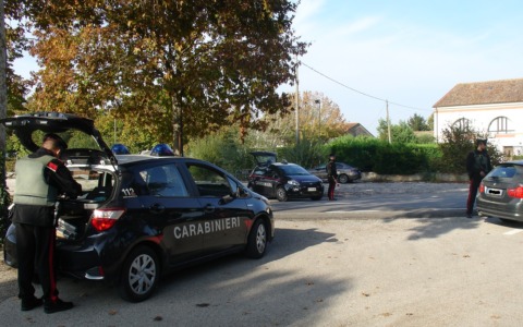 Sorpreso a rubare, colpisce il proprietario dell’appartamento: rintracciato ed arrestato